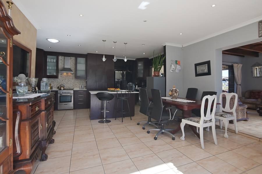 5 Bedroom Property for Sale in Richwood Western Cape